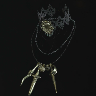 二つ穴の首飾りの画像