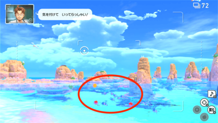 スタート付近にいるケイコウオの群れにりんごを投げる