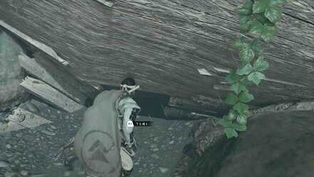 野営地の左側から野営地に忍び込む