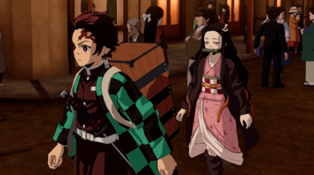 後ろをついてくる禰豆子が愛らしい