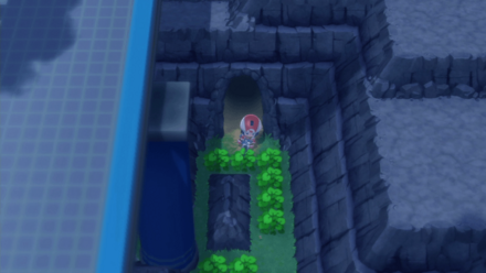 サイクリングロード下に隠れた入口がある