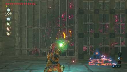 進んで左側にある怨念の目を壊す