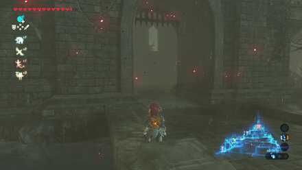 滝を登りきったら左側に三の丸