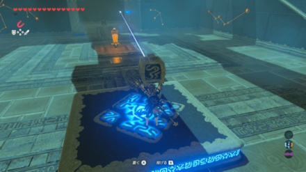 レーザーの箱を移動リフトに乗せる