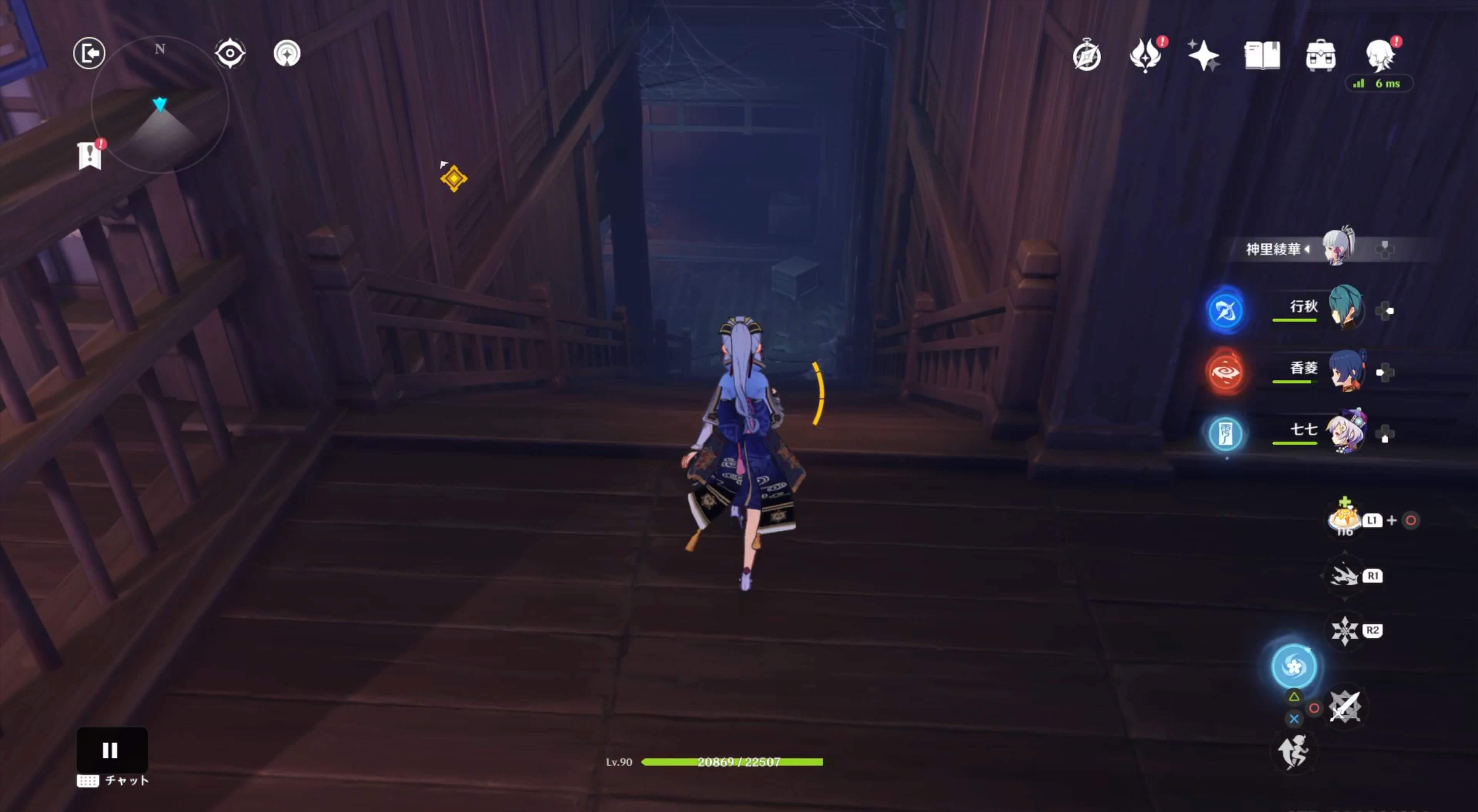 横の部屋から下に続く階段を降りる