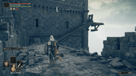 複数の敵が戦っているエリアを抜けた先にいる