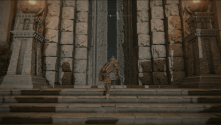 塔に入って昇降機で登る