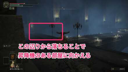 昇降機のある部屋へ