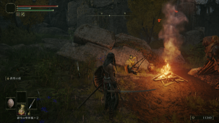 リエーニエ湖の岸辺前