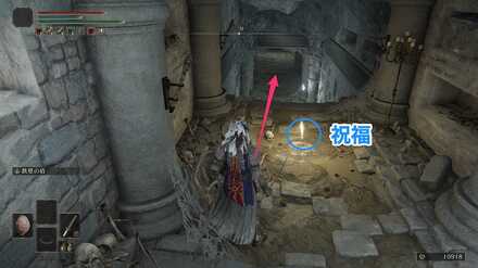 祝福の正面の階段を降りる