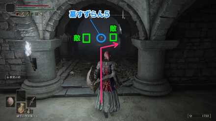 右側にある通路へ