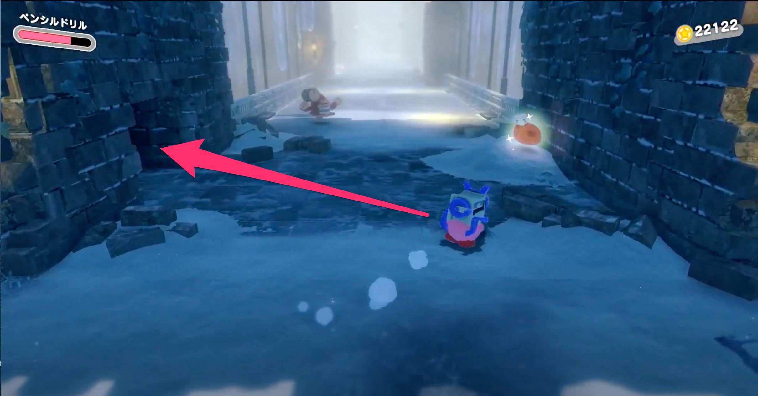 アーチ下の隠し通路を進む