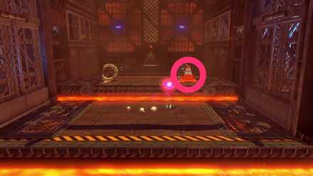 さんかくほおばりに変形して壁の隙間を通る