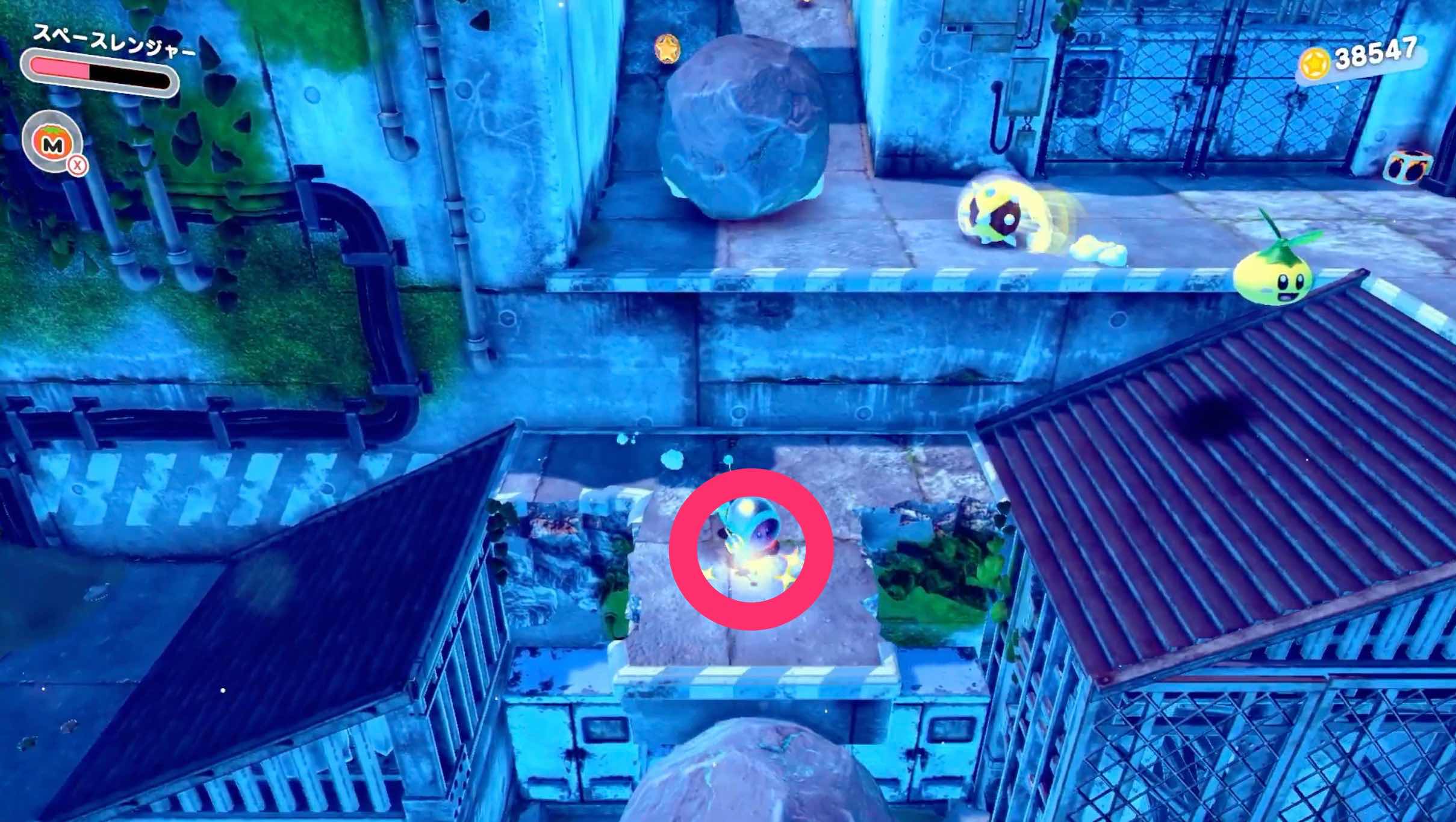 壊れた床の上にある光に触れる