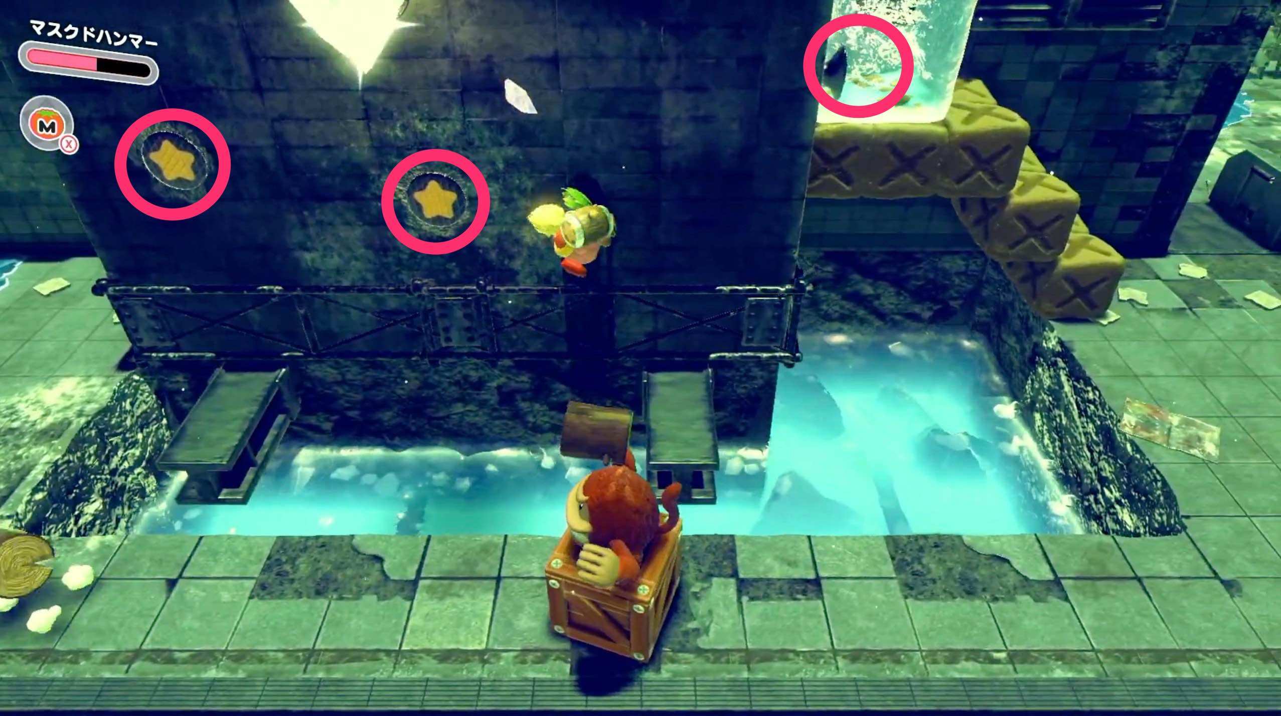 壁にある3つの釘をハンマーで打つ