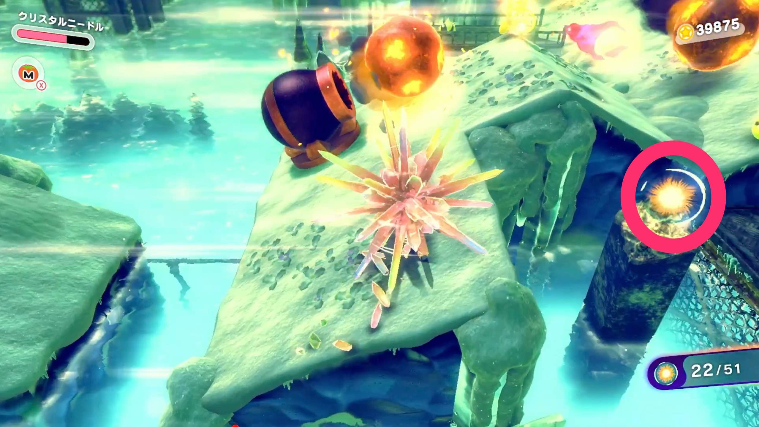 水に囲まれた柱の上