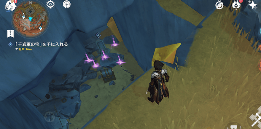 記念石側に空いた穴に落ち石碑を読む