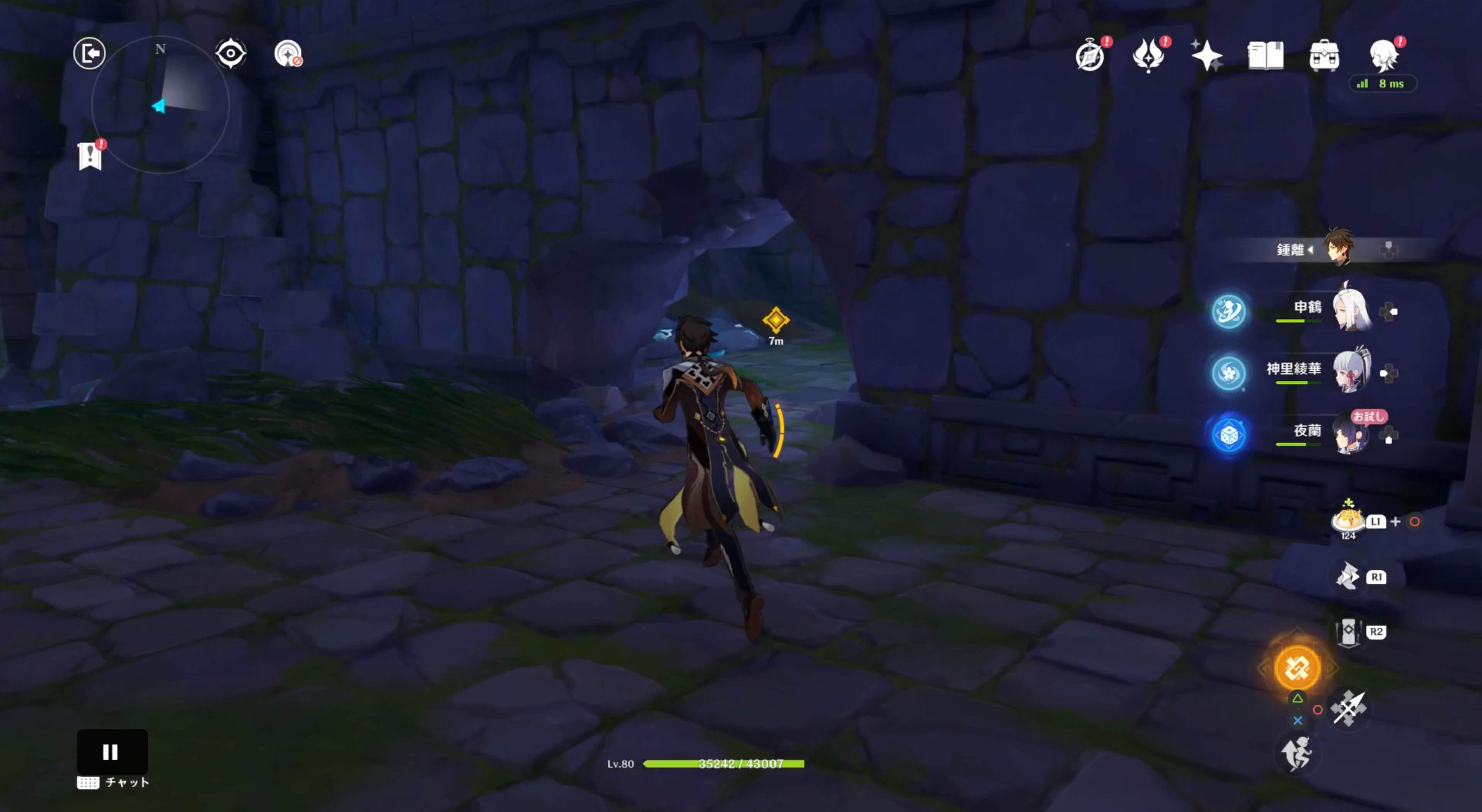 水位が下がって出現した入り口に向かう