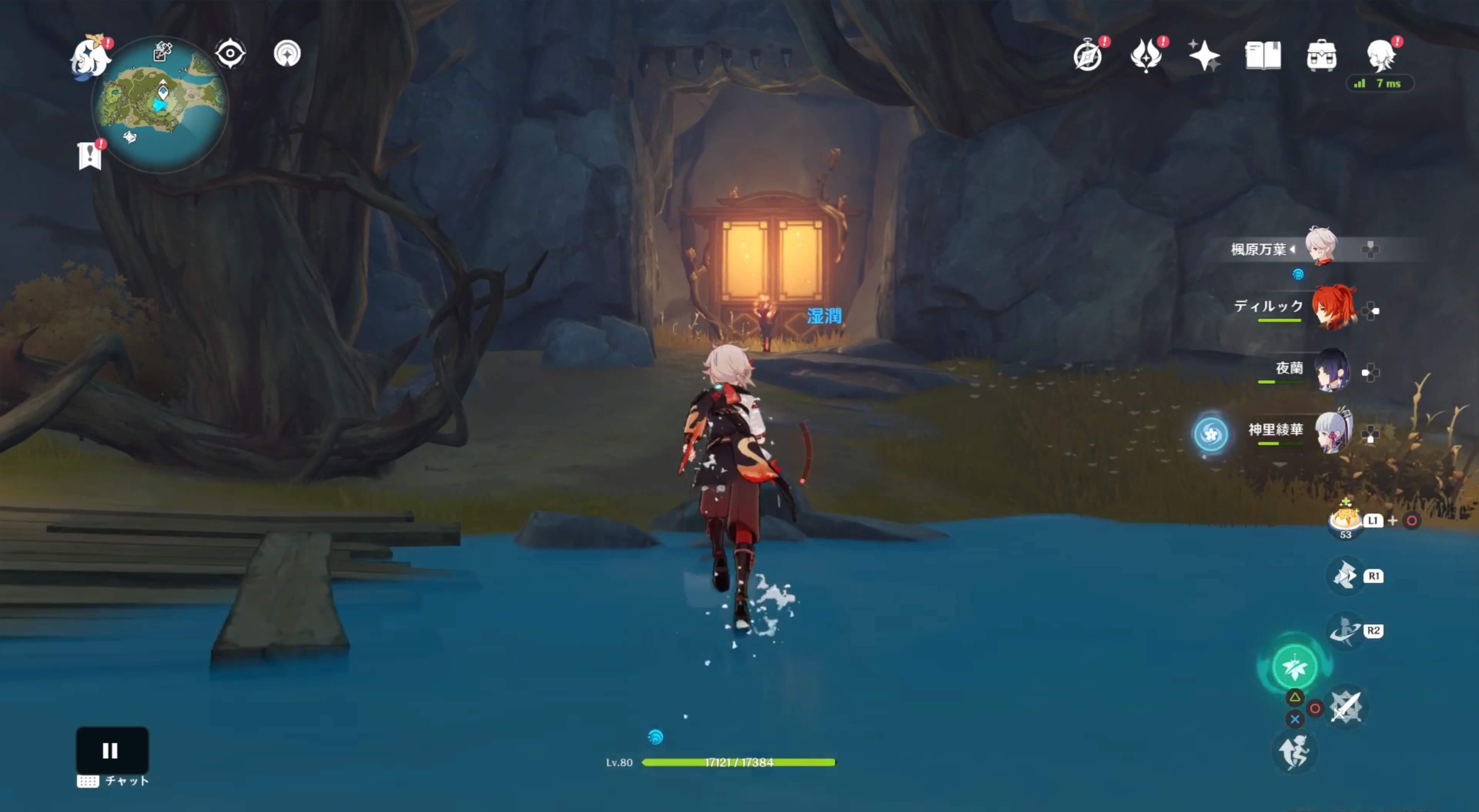 扉を使い地下に向かう