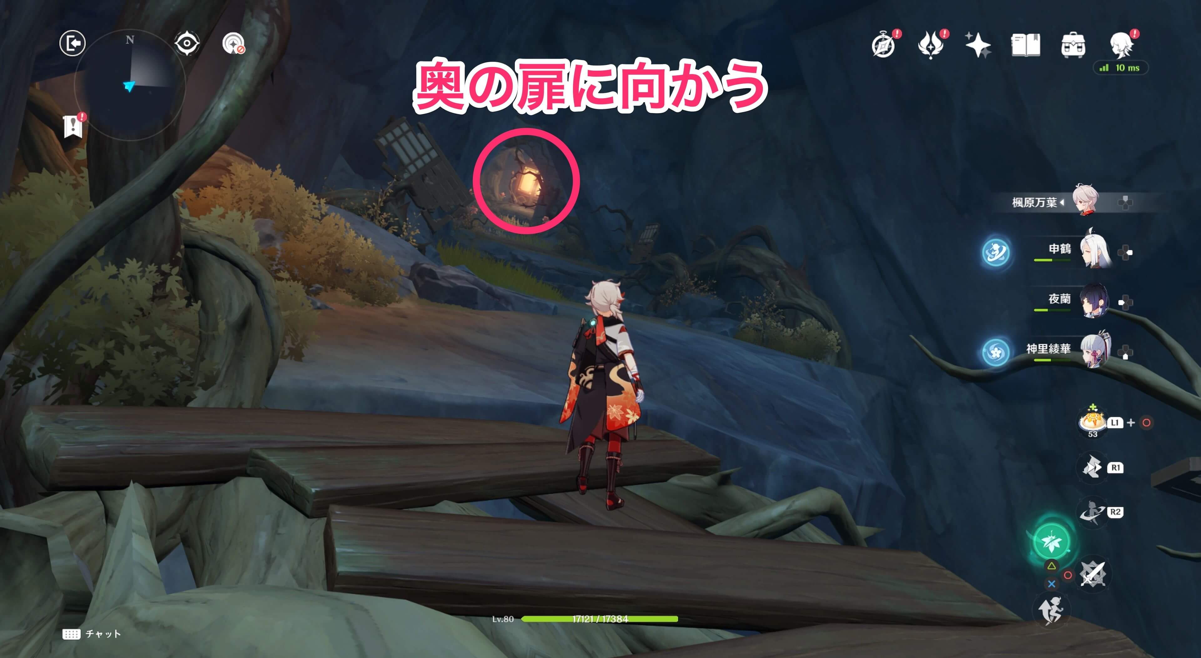 奥にある扉へ向かう