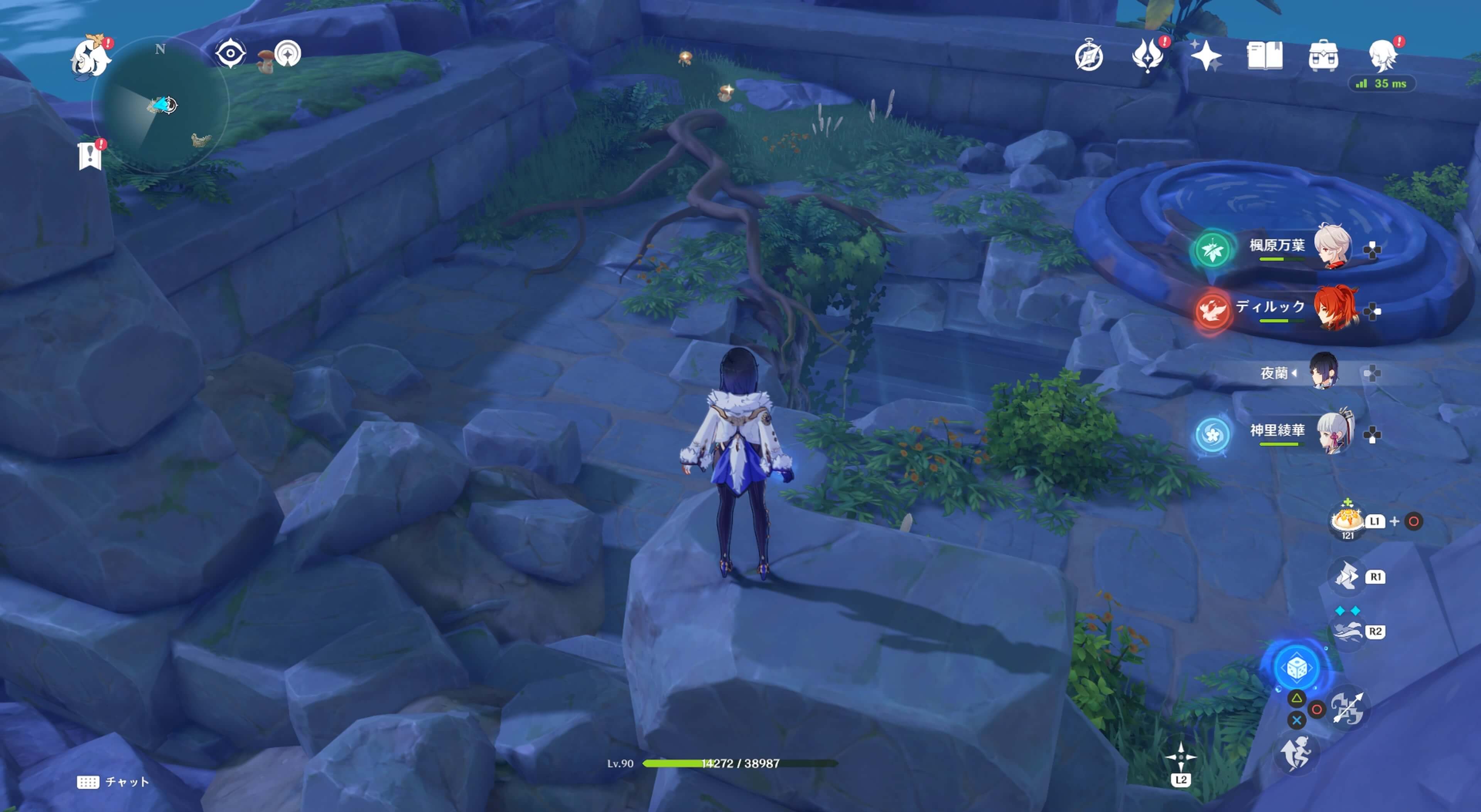 遺跡中央の空洞に入る