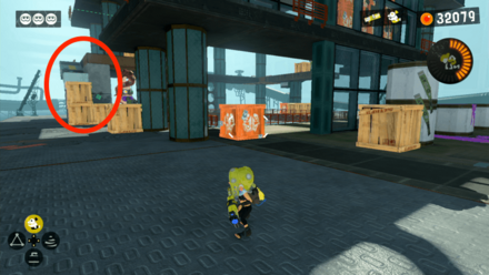 正面から西側の柱