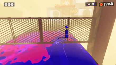 奥の金網を超えて更に上る