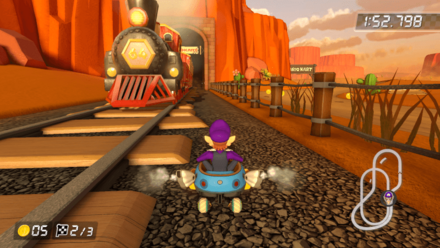 走っている列車に注意