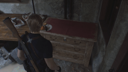 鍵のかかったタンス1