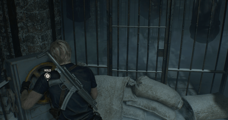 検体保管場内のハンドルを回して素早くぐる