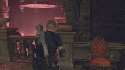 宝飾のある首飾りの見た目