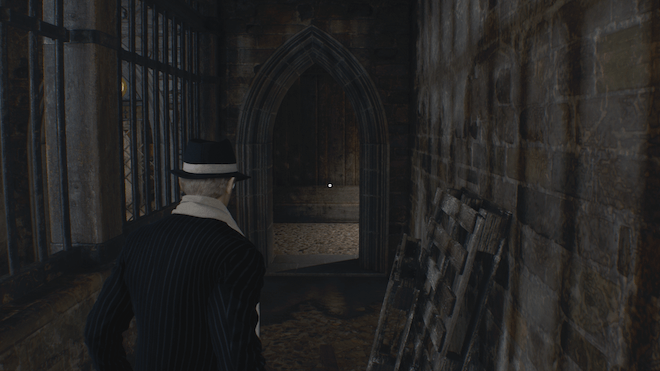 下に降りたら後ろを向いて道なりに進む