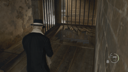 道なりに進み月の扉を通って2つの段差の左にある穴から降りる