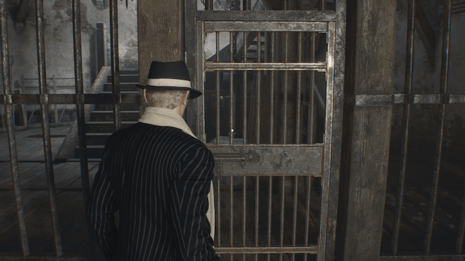 道なりに進み梯子を登って扉の鍵を開ける