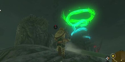 祠は緑の渦が目印