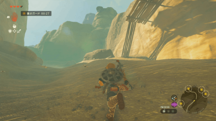 木の足場を登っていく