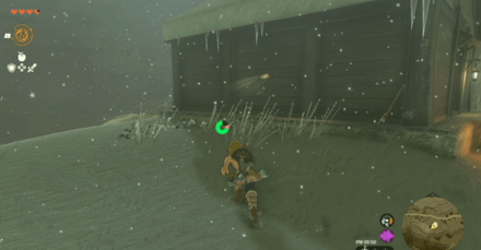 家の壊れている所から中をのぞく