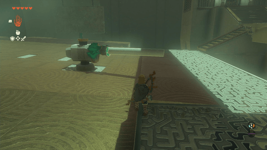 白い棒を杭の先端に接着させる