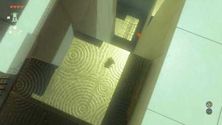 小さい穴を通ってすぐの場所