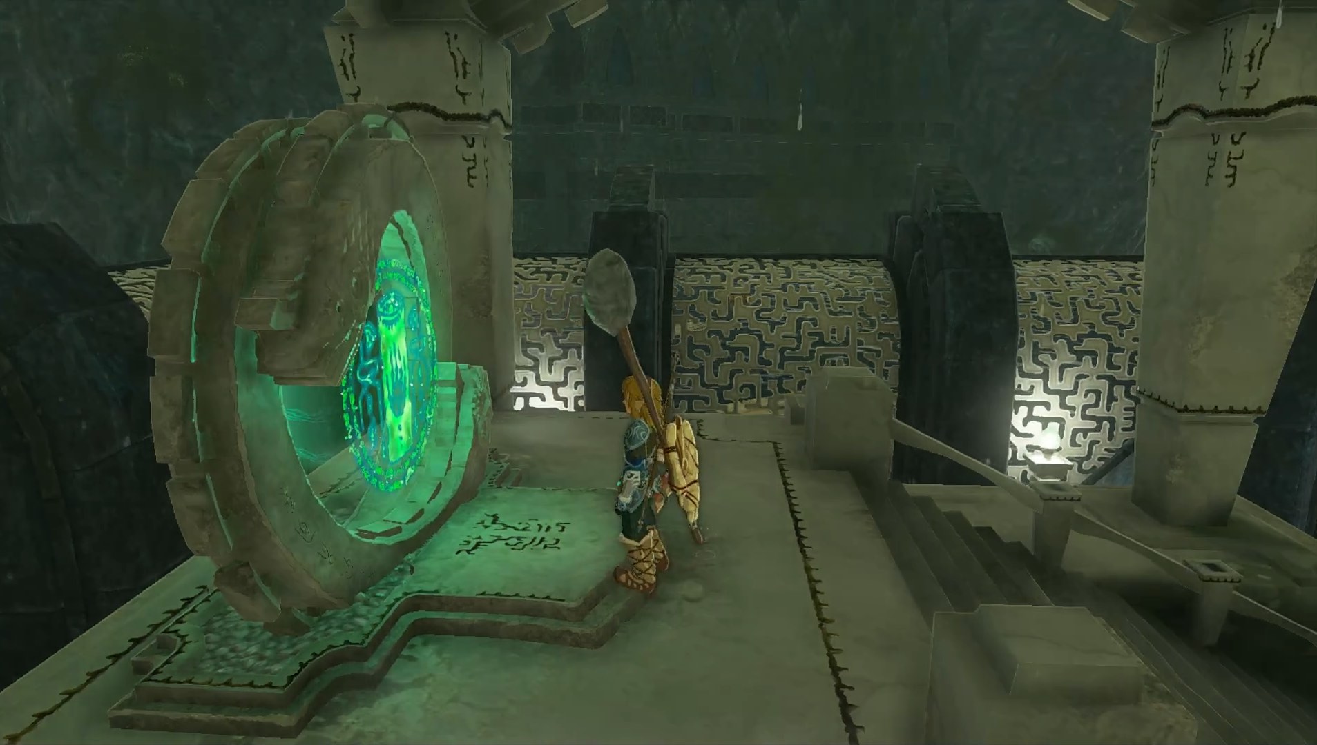 中央の祭壇へ行き紋章を調べる