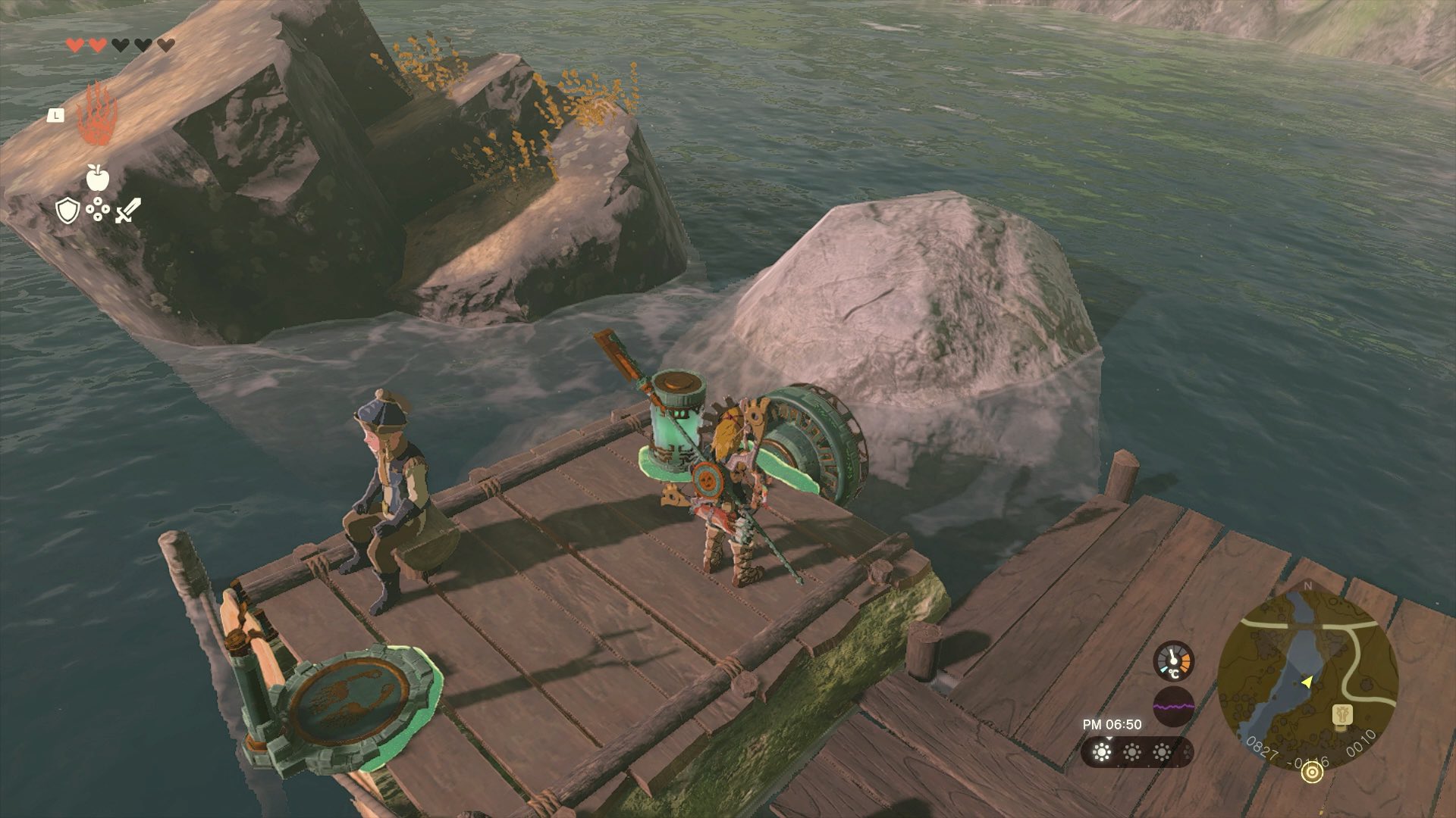 イカダに操縦席、扇風機、バッテリーを取り付ける