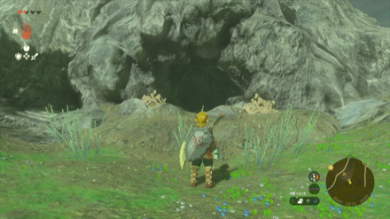 牧場跡の洞窟の入り口画像