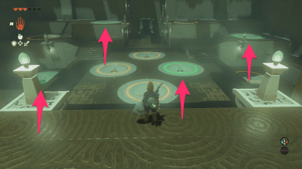 4つの球をそれぞれ緑色の模様の真下の穴にはめる