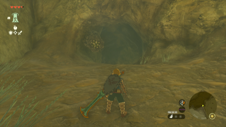 ククジャ谷東の洞窟の入り口画像