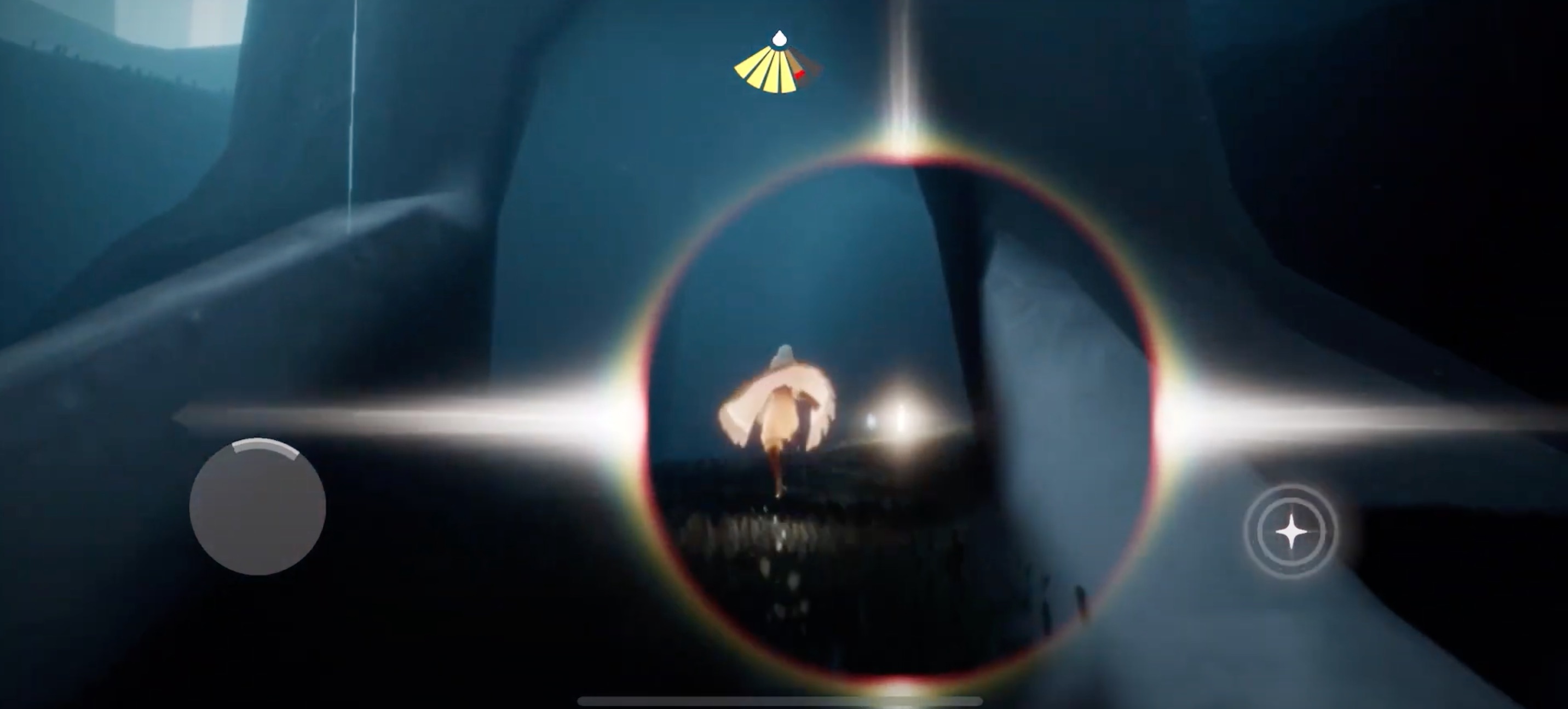 穴が空いてる木の中に光の子