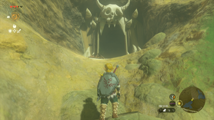 ラウル丘陵の洞窟の入り口画像