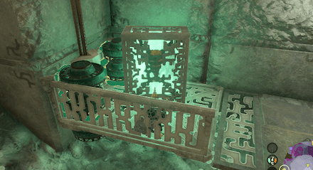 右にある台の上に右脚と一緒に乗って扇風機を攻撃