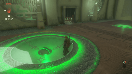 ボールをゴール前に運んで穴に入れる