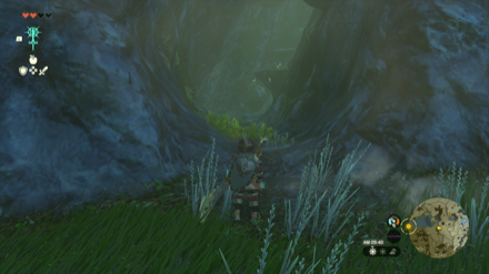 雷獣山中腹の洞窟の入り口画像