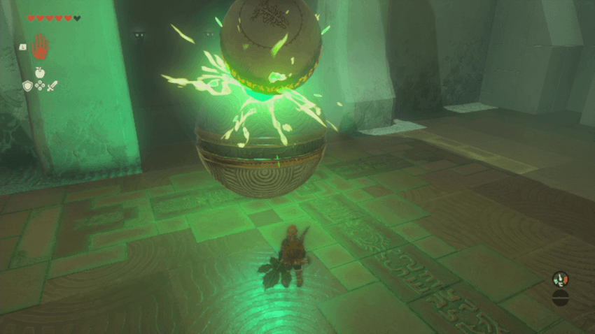 大きな鉄球に白い球を接着する